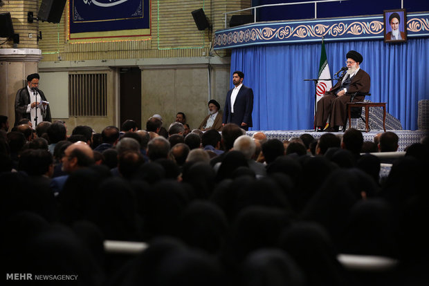 دیدار وزیر و جمعی از کارکنان وزارت اطلاعات با رهبر انقلاب