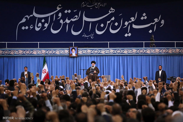 دیدار وزیر و جمعی از کارکنان وزارت اطلاعات با رهبر انقلاب