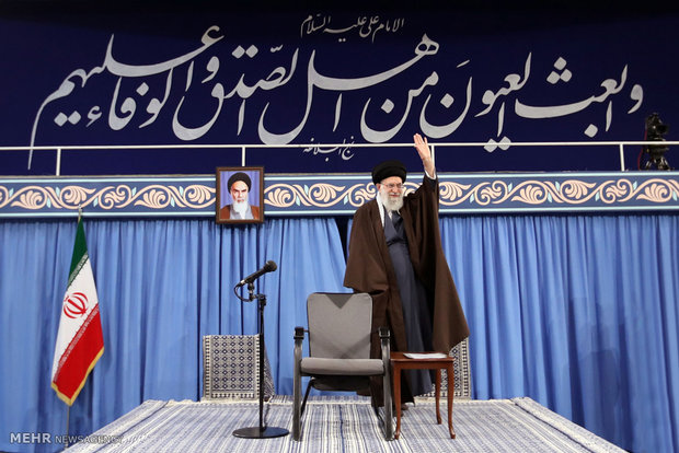 دیدار وزیر و جمعی از کارکنان وزارت اطلاعات با رهبر انقلاب