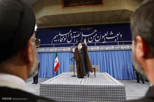 دیدار وزیر و جمعی از کارکنان وزارت اطلاعات با رهبر انقلاب