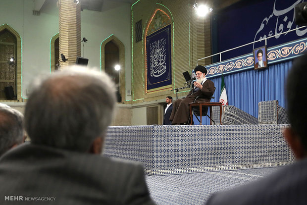 دیدار وزیر و جمعی از کارکنان وزارت اطلاعات با رهبر انقلاب