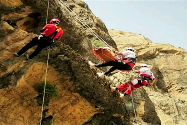 یک نفر بر اثر سقوط از کوه «طاق بستان» جان باخت