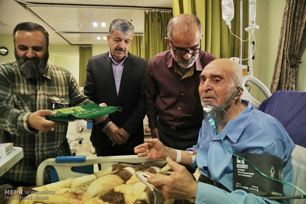 عیادت خادمان حسینیه اعظم زنجان از بیماران