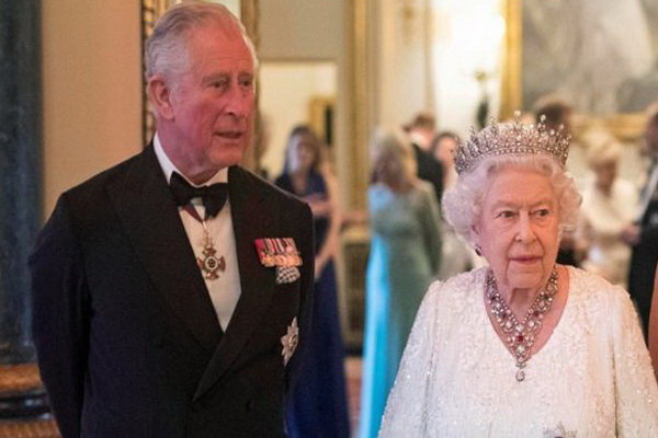 ملکہ برطانیہ نے تخت نشینی کے لیے بیٹے کے بجائے پوتے کو منتخب کرلیا
