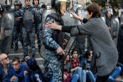 Ermenistan'da protestolarda 270'i aşkın kişi gözaltına alındı