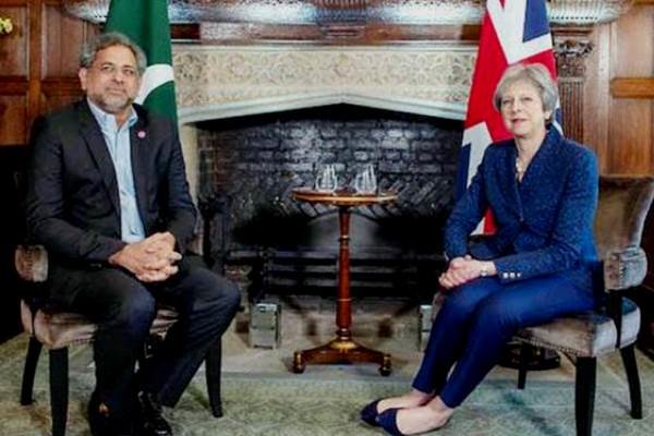نخست وزیر پاکستان با همتای انگلیسی خود دیدار کرد