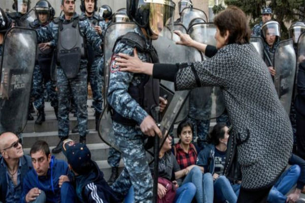 Ermenistan’da Sarkisyan karşıtı protestolar devam ediyor