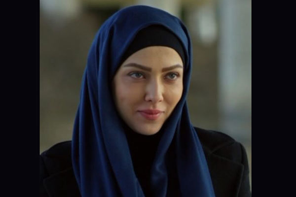 لیلا اوتادی در «خرها آدم نمی شوند» بازی می کند