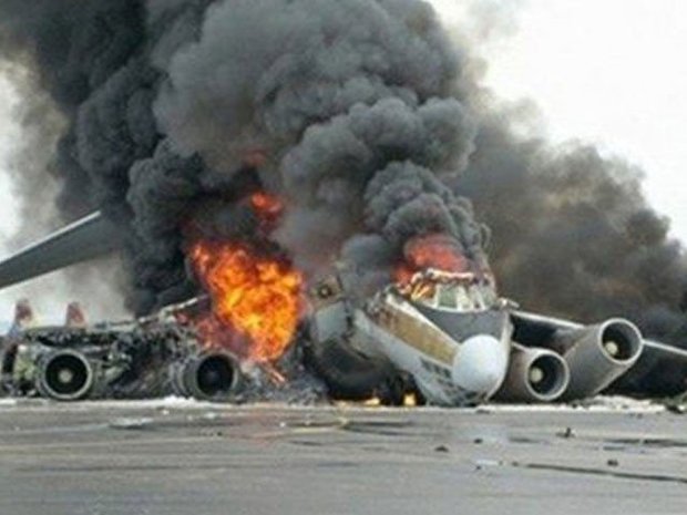 لیبیا کے ہوائی اڈے پر وہابی دہشت گردوں کے حملے ميں 14 سول جہاز تباہ