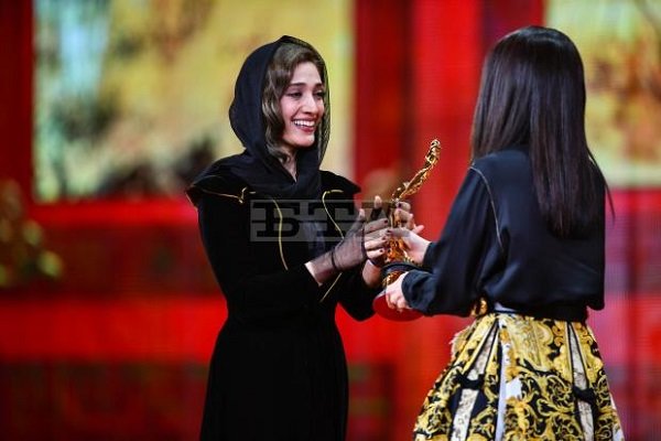 Mina Sadati named best supporting actress at Beijing Intl. Filmfest.