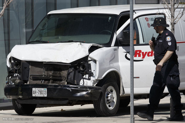 کینیڈا میں ڈرائیور نے راہ گیروں پر گاڑی چڑھا دی
