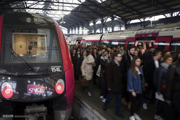 فرانس میں ریل کارکنوں کا احتجاج جاری