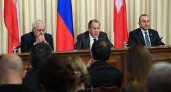 From left to right: Iranian Foreign Minister Mohammad Javad Zarif, Russian Foreign Minister Sergey Lavrov and Turkish Foreign Minister Mevlut Cavusoglu; Moscow, December 20, 2016 (Photo by AFP/Natalia