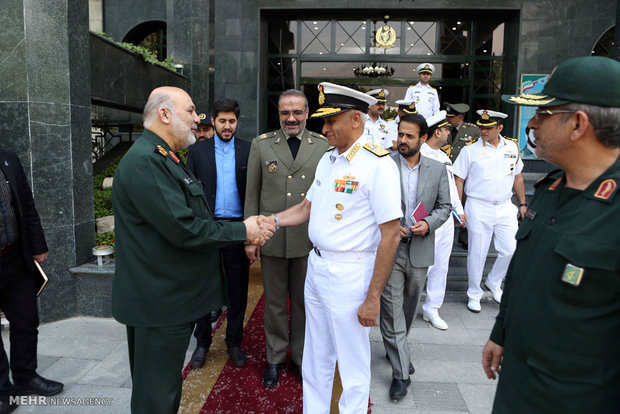 ایران کے نائب وزیر دفاع سے ہندوستانی بحریہ کے سربراہ کی ملاقات