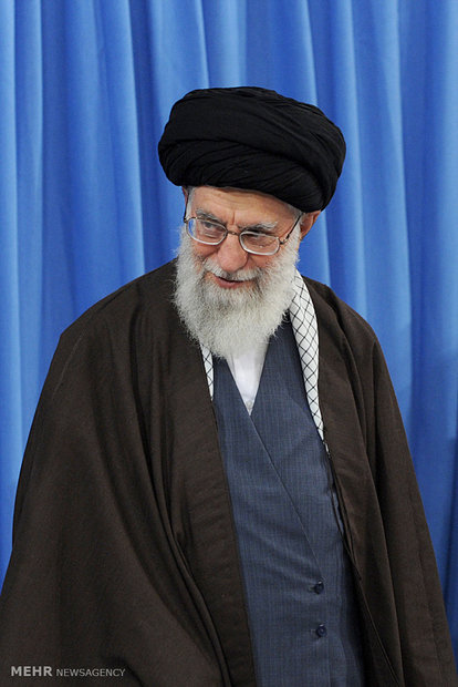 قائد الثورة الاسلامية يستقبل المشاركين في المسابقات الدولية للقرآن الكريم 