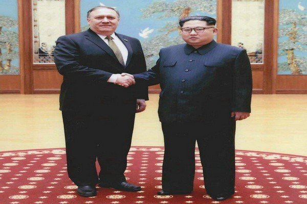 کاخ سفید تصویر دیدار پمپئو با رهبر کره شمالی را منتشر کرد