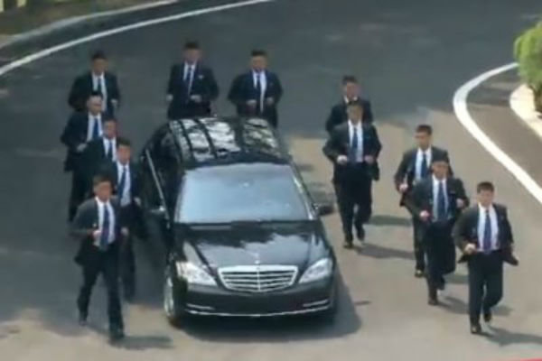 اسکورت عجیب خودروی «اون» بعد از دیدار با رئیس‌جمهور کره جنوبی