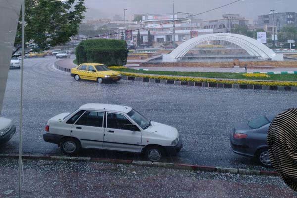 بارش شدید باران و تگرگ در ارومیه/امروز بارشها ادامه دارد