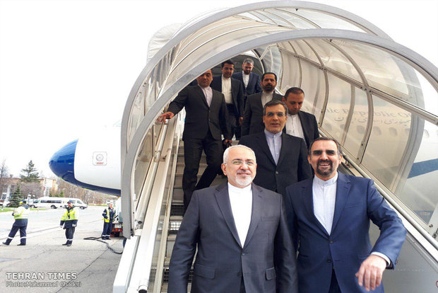 Zarif arrives in Moscow