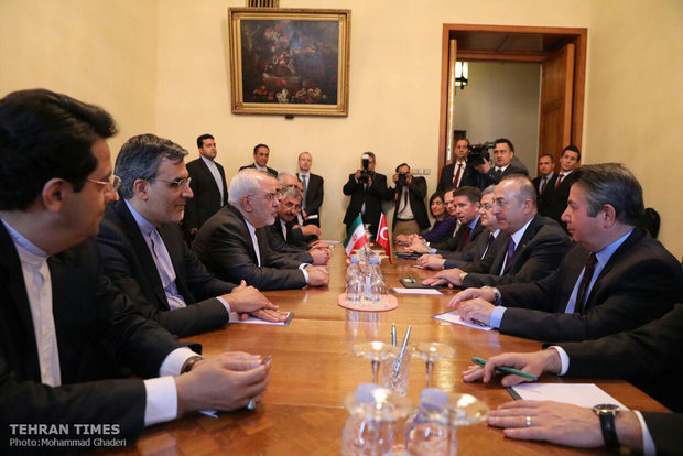 Zarif meets his Turkish counterpart in Moscow