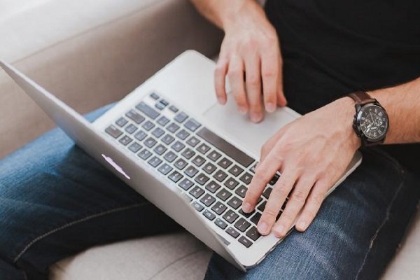 استفاده از لپ تاپ قدرت باروری را کاهش نمی دهد