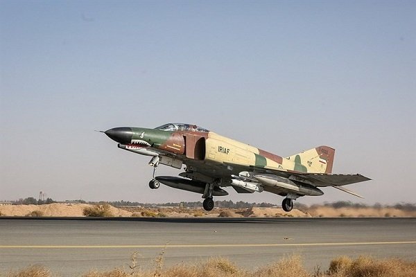 Iran Army overhauls another F-4 fighter jet
