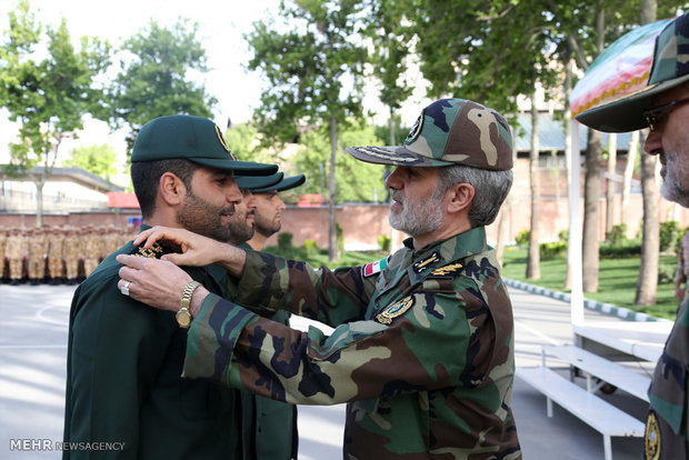 ایرانی وزارت دفاع میں نئے افسروں کی حلف برداری کی تقریب