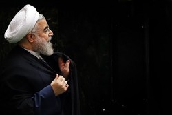 Rouhani holds meeting with economic officials to discuss currency crisis