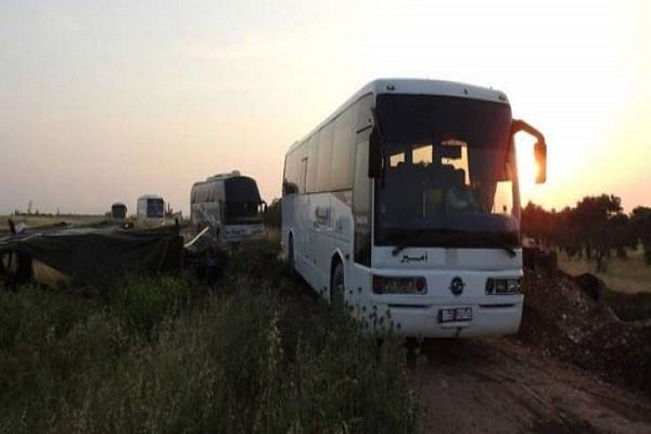 روند خروج افراد مسلح و خانواده‌هایشان از حومه «حمص» ادامه دارد