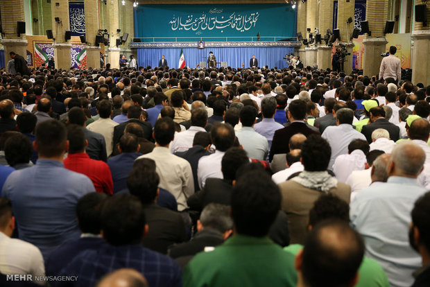 Leader receives workers ahead of Intl. Workers' Day