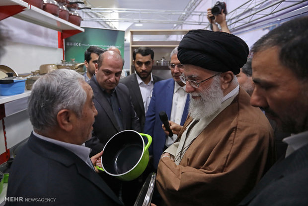 بازدید مقام معظم رهبری از نمایشگاه کالای ایرانی
