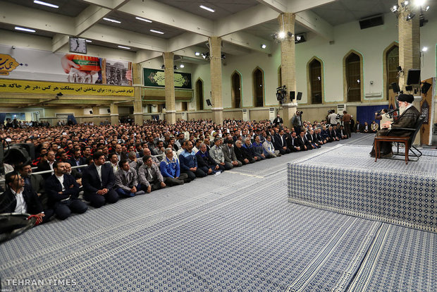 Laborers meet Ayatollah Khamenei ahead of Labor Day