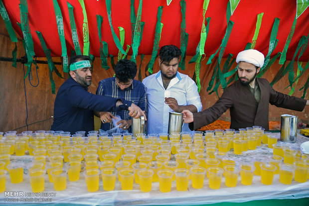 Iranians celebrating Imam Mahdi birth anniversary