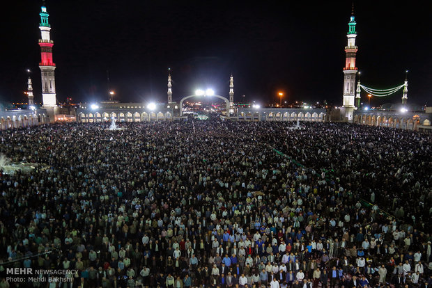 Iranians celebrating Imam Mahdi birth anniversary