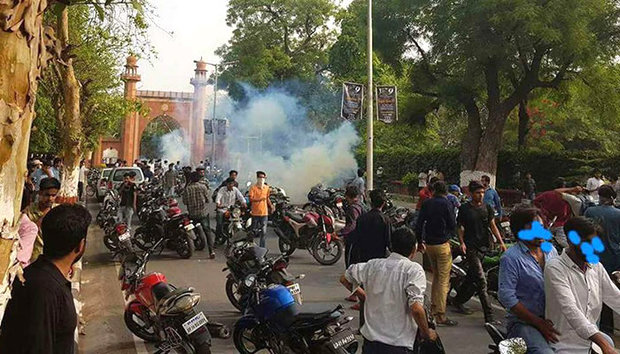 علی گڑھ مسلم  یونیورسٹی میں قائد اعظم کی تصویر ہٹانے پر ہنگامہ