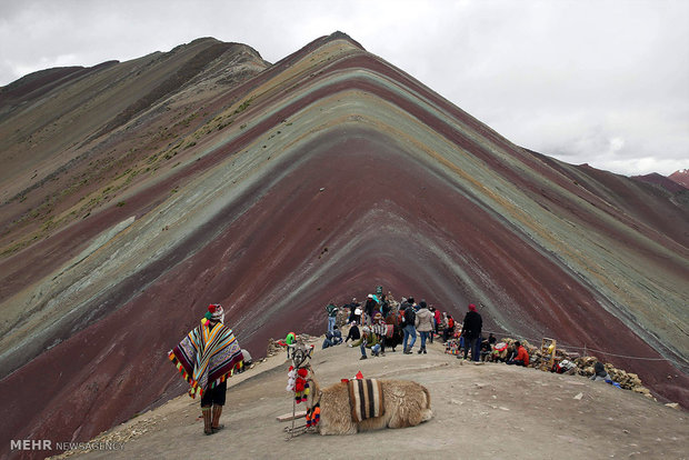 کوه رنگین کام در پرو‎