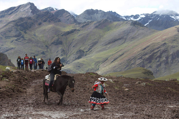 کوه رنگین کام در پرو‎
