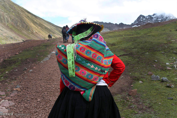 کوه رنگین کام در پرو‎