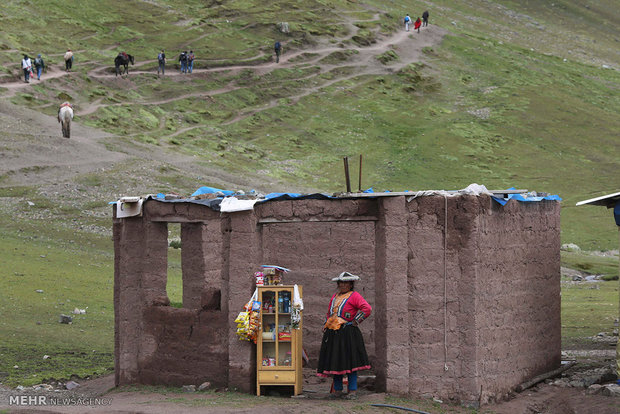 کوه رنگین کام در پرو‎