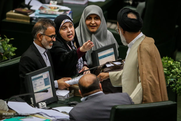 FM Zarif goes to parliament to convince MPs