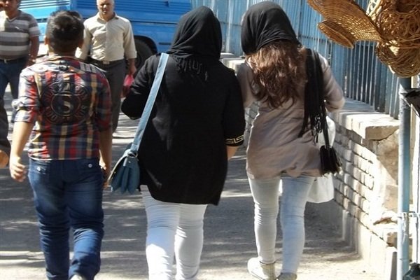گلایه خانواده شهدا به استاندار تهران در خصوص وضعیت حجاب