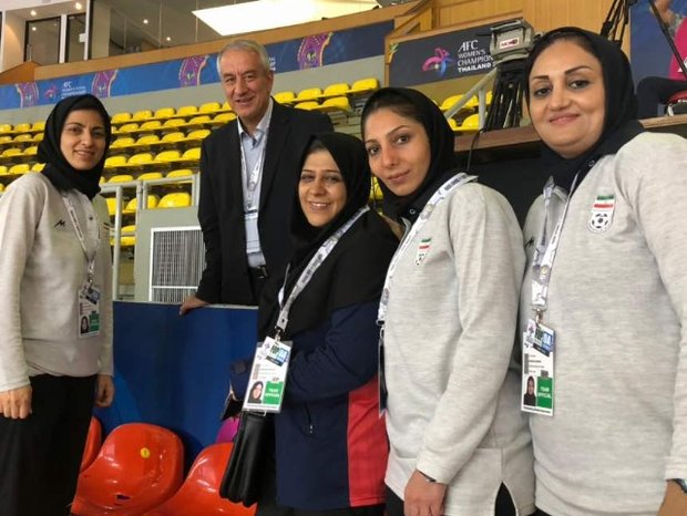 حضور کفاشیان در جمع بازیکنان تیم ملی فوتسال زنان ایران