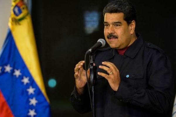 مادورو: قیمت بنزین ونزوئلا باید تا نرخ بین‌المللی افزایش یابد