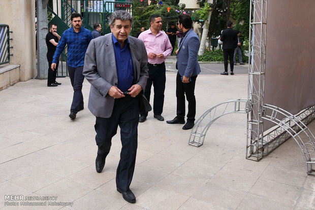 مراسم سومین روز درگذشت ناصر چشم آذر