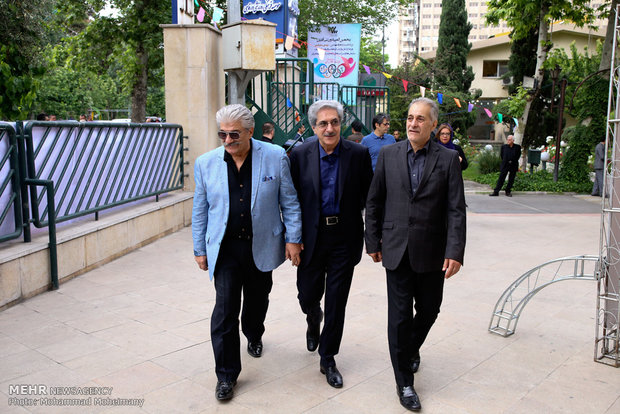 مراسم سومین روز درگذشت ناصر چشم آذر