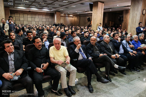 مراسم سومین روز درگذشت ناصر چشم آذر