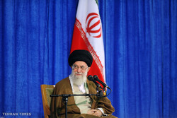 Ayatollah Khamenei meets with teachers and university staff on Teachers Week