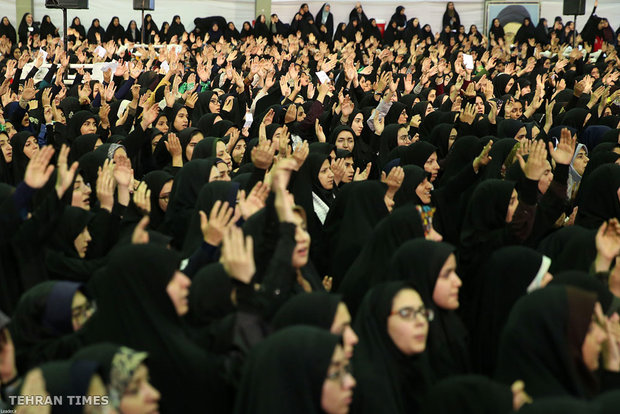 Ayatollah Khamenei meets with teachers and university staff on Teachers Week