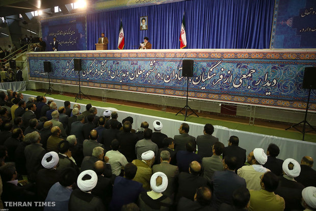 Ayatollah Khamenei meets with teachers and university staff on Teachers Week
