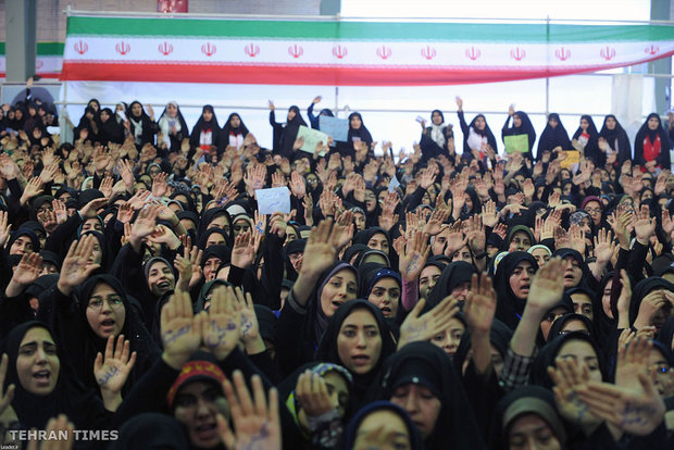 Ayatollah Khamenei meets with teachers and university staff on Teachers Week